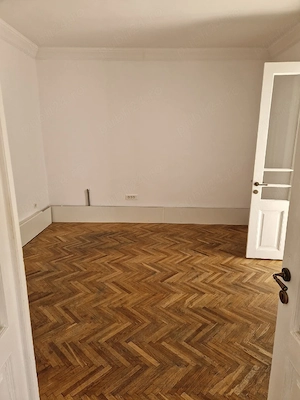 Închiriez casa"spatiu comercial"vis-a-vis de intrarea in Piata Centrala Craiova  - imagine 8