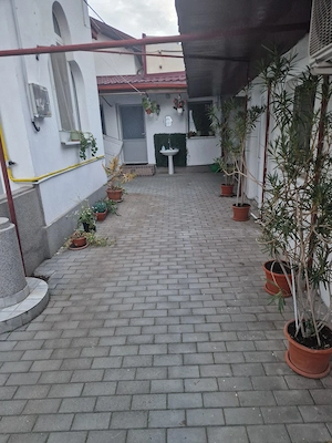 Închiriez casa"spatiu comercial"vis-a-vis de intrarea in Piata Centrala Craiova  - imagine 10