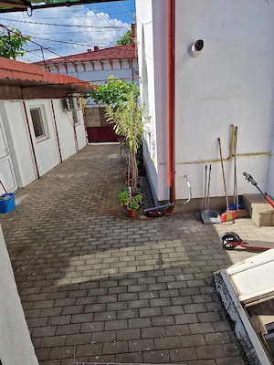 Închiriez casa"spatiu comercial"vis-a-vis de intrarea in Piata Centrala Craiova  - imagine 9