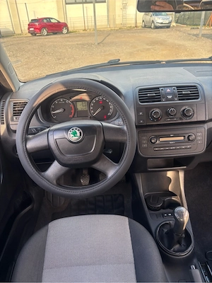 Skoda Roomster-2010-benzina - imagine 3