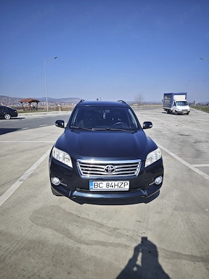 Vând Toyota RAV 4 cutie automata 4x4 permanent