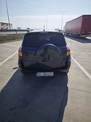 Vând Toyota RAV 4 cutie automata 4x4 permanent - imagine 4