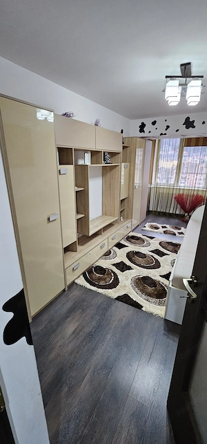 Inchiriez apartament 3 cam cf 1 decomandat ,Central - imagine 4