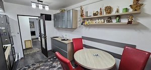 Inchiriez apartament 3 cam cf 1 decomandat ,Central - imagine 11