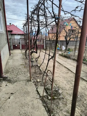 casa  spatioasa  de vinzare,ideala pentru confort si liniste - imagine 3