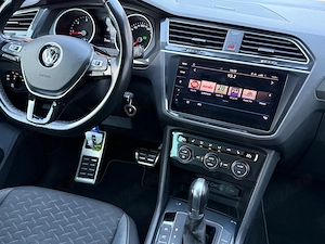 VW Tiguan, an 2019, 2.0 TDI   150 CP, cutie automată DSG, navi mare, camera, carlig de remorcare - imagine 15