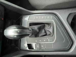 VW Tiguan, an 2019, 2.0 TDI   150 CP, cutie automată DSG, navi mare, camera, carlig de remorcare - imagine 19