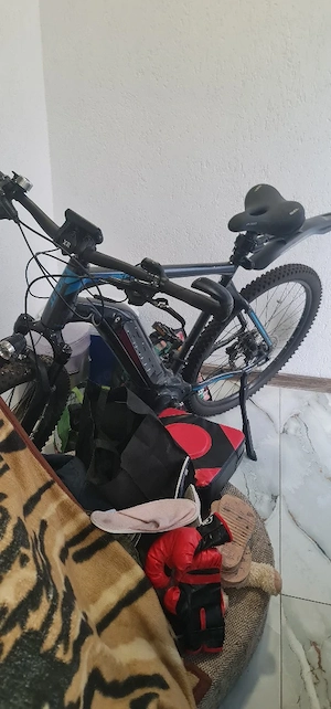 Vand bicicleta hibrid GIANT 