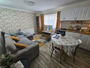 Apartament cu 5 camere de vânzare în Cutrea de Argeș.