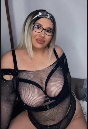 Bună! Fac deplasari la tine sau la Hotel ! Fac și party ! 