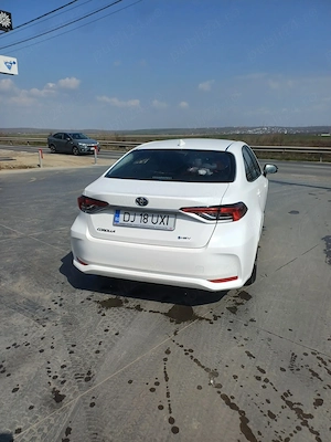 Vind sau schimb Toyota corolla 1,8 benzina -hybryd cumparata noua ,proprietar an 2025  - imagine 8