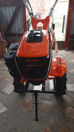 Se vinde roțile plus frezele de la acest motocultor 