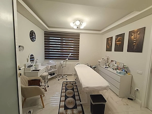 vand afacere cosmetica