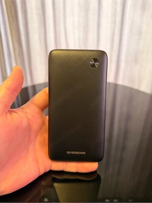 Vând baterie externă Riversong Horizon 10 cu capacitatea de 10000mAh