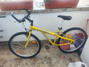 bicicleta de adulți din aluminiu.