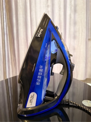 Vând fier de călcat Tefal Ultimate Pure FV9834E0