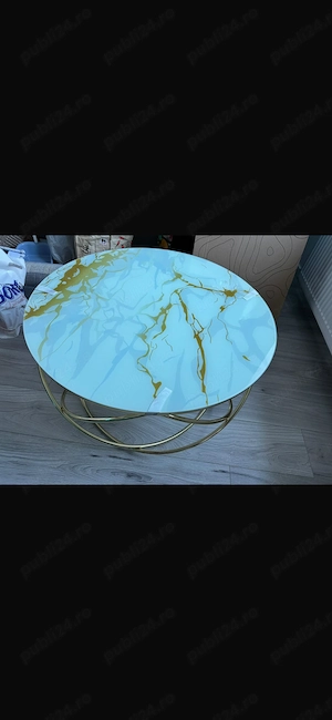 Măsuță de cafea, rotundă pentru sufragerie.