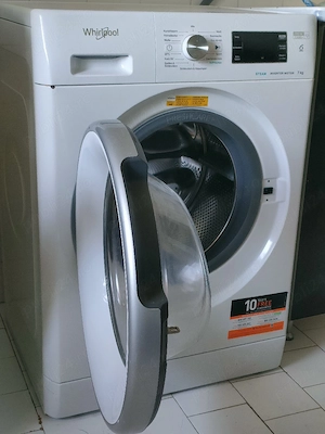 Am de vânzare mașină de spălat rufe Whirlpool puțin folosită 