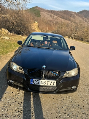 Vând BMW E90 d FACELIFT din 2010 mașina merge foarte bine 