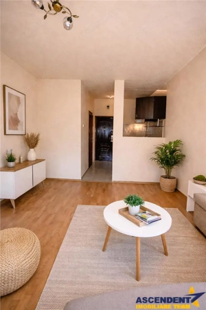 Mica garsoniera cu baie si bucatarioara, Nemobilata, Gheorghe Doja, Targu Mures