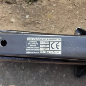 vând cric pentru dube autoutilitare 