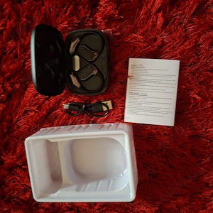 Casti wirelles cu traducere AI in 144 limbi 