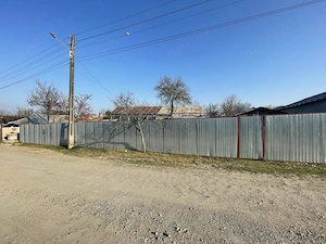 Casa de vanzare intr-o zona frumoasa si linistita