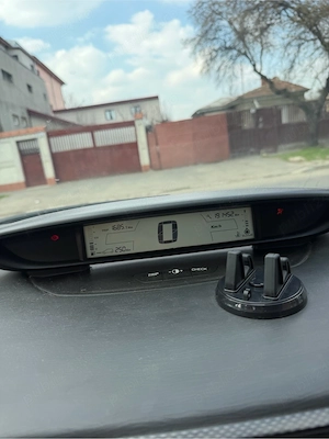 Vând Citroen C4 coupe 2007 1.6 benzina 109 cai putere - imagine 7