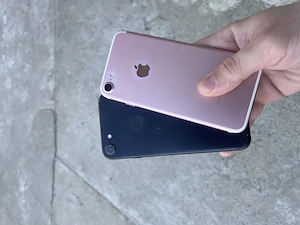 Vând două iphone 7 pentru piese