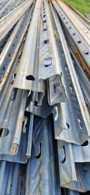 Stalpi,tarusi gard - imagine 2