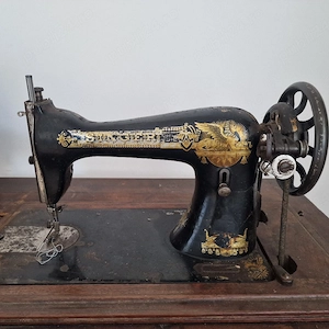Vând mașină de cusut Singer - veche 130 ani