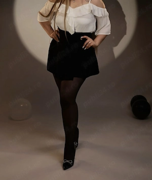 Bună mă numesc Alina 