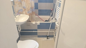 Vand garsoniera decomandata in Deva, zona Zamfirescu, parter, scurgeri separate la bucatarie si baie - imagine 5