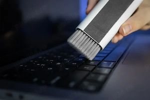 Curatare laptop: tastatura,ecran,ventilatoare. 100 RON