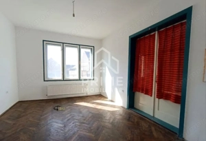 Casă renovabilă 185 mp, teren 1100 mp, zonă centrală – Teiuș