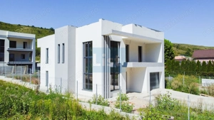 Casa Individuala | Roata Faget | Vitraje ample - imagine 3