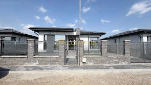 Casa Individuala - 3 camere, 2 bai, pompa de caldura, panouri solare