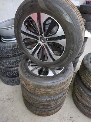 235.60R18 PIRELLI mercedes benz glc  glc coupe