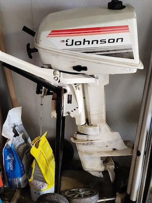Motor barca Johnson, de 4.5 cp,