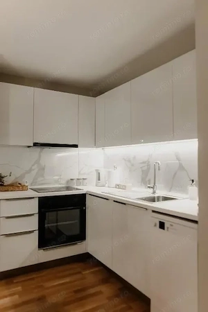 3 camere zona Stefan Cel Mare