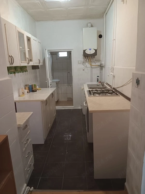 Vand apartament la casa parter zona Sinaia - imagine 4