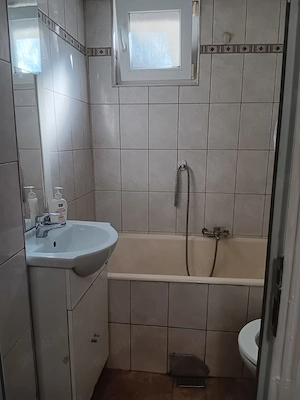 Vand apartament la casa parter zona Sinaia - imagine 3