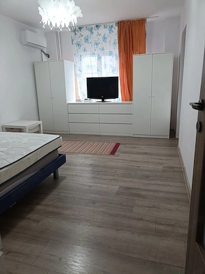 Închiriez garsonieră 