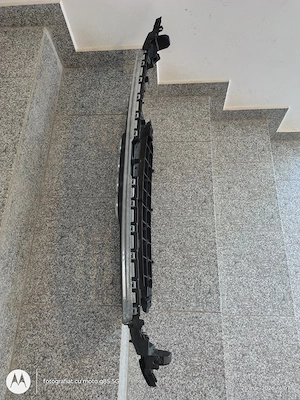 Grila radiator Audi A4 B8 ( 2009-2012 ) cu defect - imagine 4