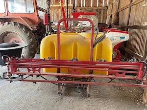 Mașină de erbicidat