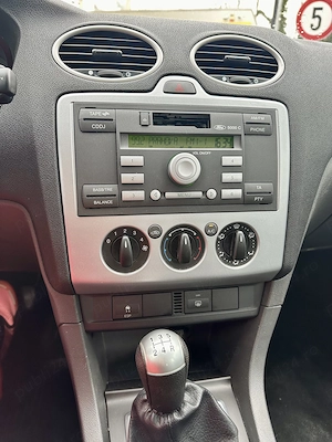 Ford Focus 1.4i - 150.000 km reali cu istoric !  - imagine 5