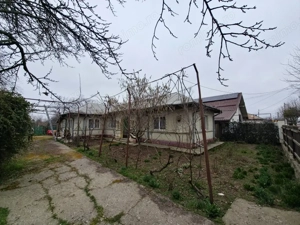 Casa (2 corpuri) si curte de 1401 mp teren la soseaua principala, Amara!