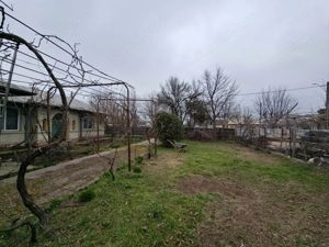 Casa (2 corpuri) si curte de 1401 mp la soseaua principala, Amara! - imagine 2