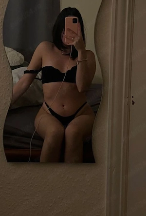 buna ma numesc roxana am 20 de ani.. te astept la mine 