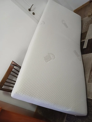 Vand canapea personalizata , pe arcuri lung 2 m , lat 0,80 prețt 1100 lei  . 